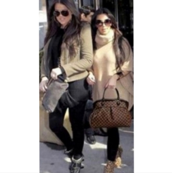 🔥SOLD🔥LOUIS VUITTON Damier Trevi PM Shoulder Bag - Picture 16 of 17